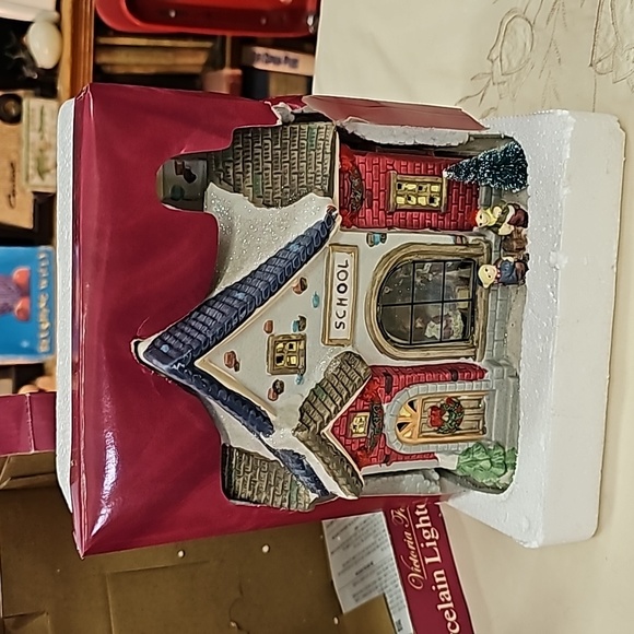 Vintage Victoria falls porcelain lighted house Collectors Series 1 School House - Picture 7 of 12